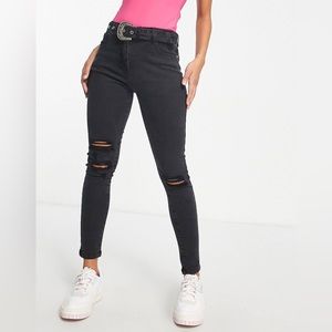 Woman’s black skinny jeans
